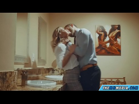 ❤️ Когато наедряла блондинка ви съблазни в обществена тоалетна ❤ Супер секс в bg.assistirhentai.ru ❌❤